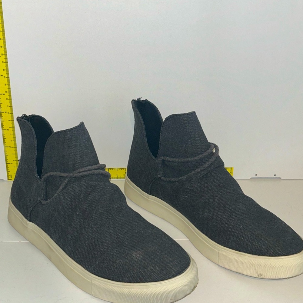 VERY G - Ankle Bootie Dark Grey w/Rope Detail Feels like Jean Material Size 9.5